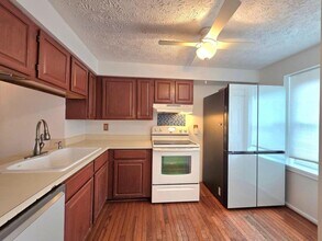 8568 Koluder Ct in Lorton, VA - Foto de edificio - Building Photo