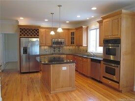 6 Carla Dr in Danbury, CT - Building Photo