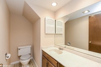 310 E 60th Ct in Merrillville, IN - Building Photo - Building Photo