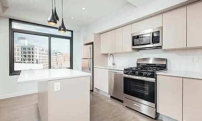 593 Bushwick Ave in Brooklyn, NY - Building Photo - Building Photo