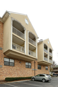 Brownsboro Terrace in Louisville, KY - Foto de edificio - Building Photo