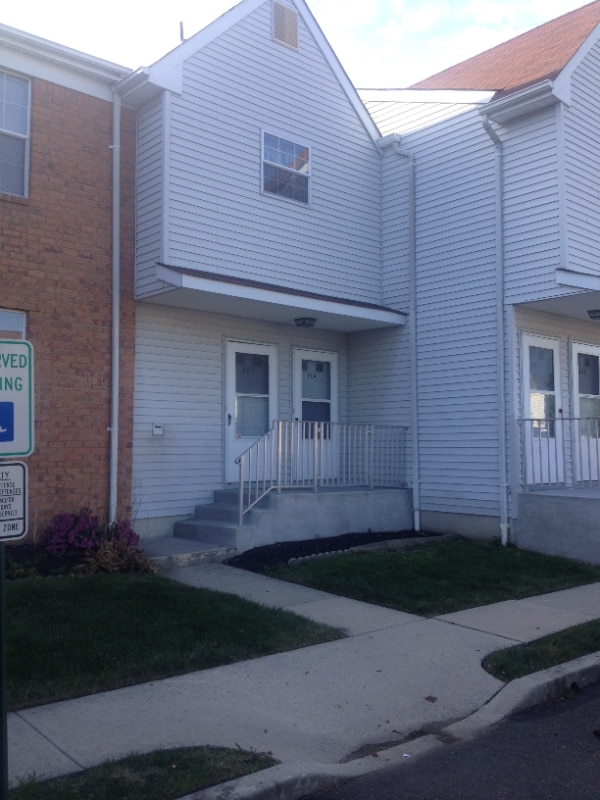 property at 804 Woodchip Rd
