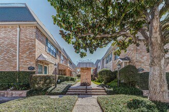 2234 S Piney Point Rd, Unit 110 in Houston, TX - Foto de edificio - Building Photo