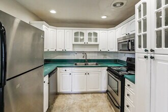 3231 SW 67th Ave in Miramar, FL - Building Photo - Building Photo