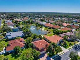 5005 Old Pond Dr in Naples, FL - Building Photo