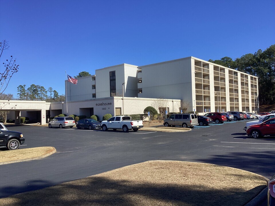 Easehouse Apartments in Auburn, AL - Foto de edificio