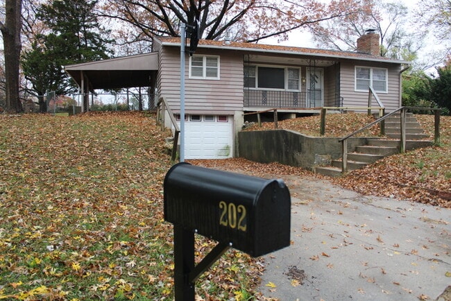 property at 202 N 16th St