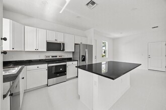 4520 Longwood Lk Sq in Loxahatchee Groves, FL - Foto de edificio - Building Photo