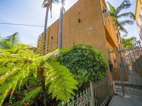 13952 Moorpark Ave in Sherman Oaks, CA - Building Photo - Building Photo
