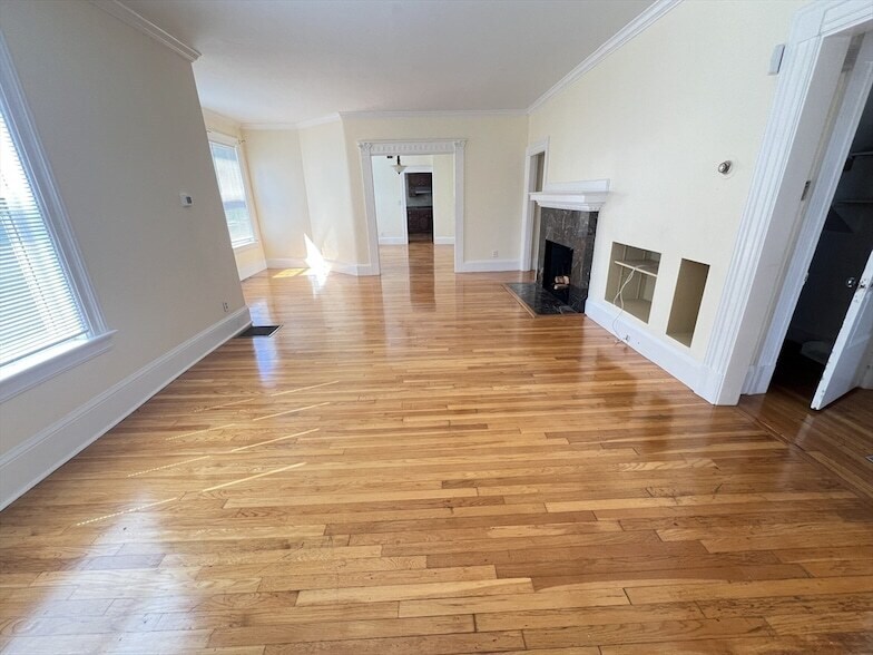 115 Ocean St, Unit 1 in Lynn, MA - Building Photo