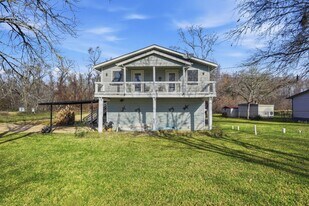 360 S Lakeside Dr in Huntsville, TX - Building Photo
