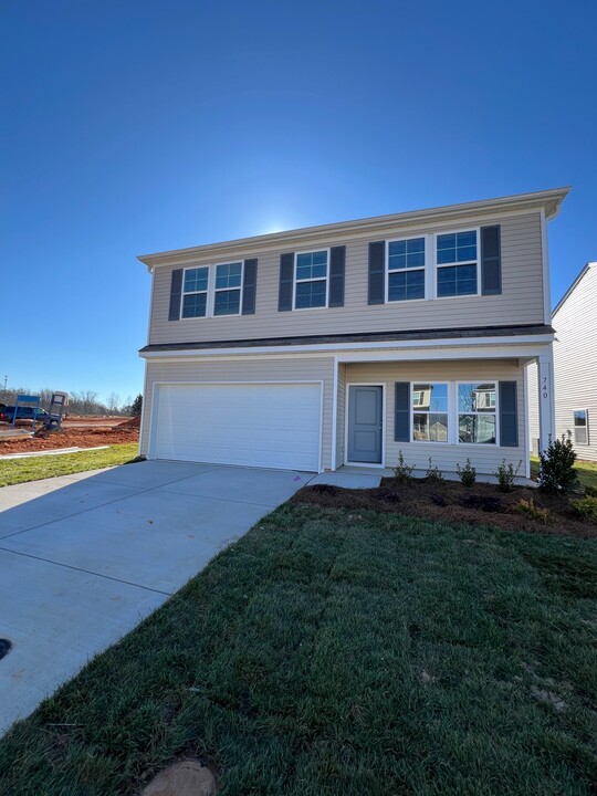 740 Mallards Down Ln in Kernersville, NC - Building Photo