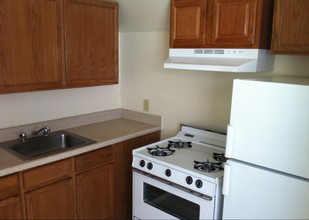 Cumberland Courts Apartments in Greensboro, NC - Building Photo - Interior Photo