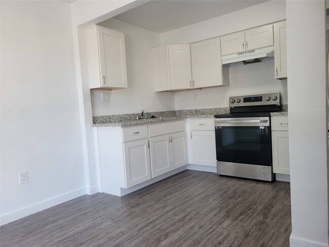 7823 Detroit St in Houston, TX - Foto de edificio - Building Photo