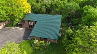 2207 Eagle Ln in Eau Claire, WI - Building Photo