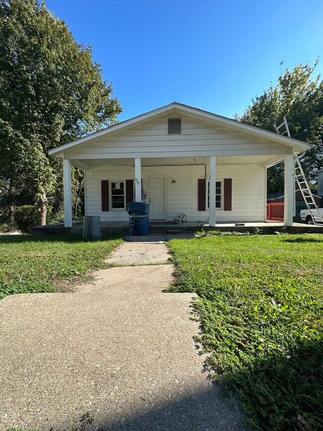 809 College Ave Rentals in Alton, IL