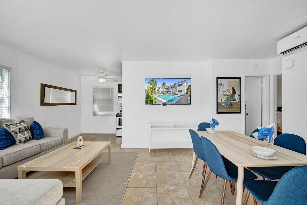 335 Desoto St in Hollywood, FL - Building Photo