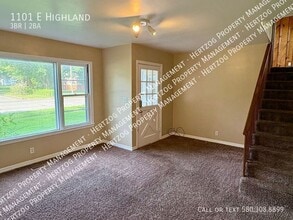 1101 E Highland Ave in Ponca City, OK - Building Photo - Building Photo