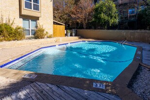 Oak Park Apartments in Austin, TX - Building Photo
