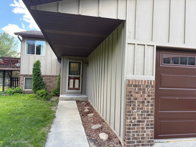 2033 Greenwood Dr, Unit 2 in Owatonna, MN - Foto de edificio - Building Photo