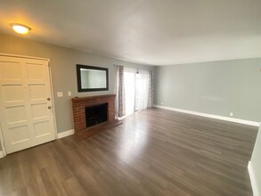 12562 Sugar Pne Wy in Garden Grove, CA - Building Photo - Building Photo