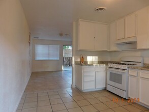 740 Commercial Ave in Ridgecrest, CA - Foto de edificio - Building Photo