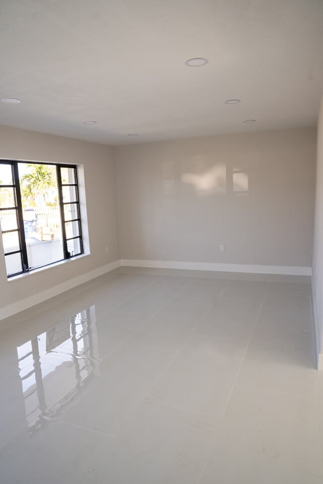 4490 NW 171 Terrace in Miami Gardens, FL - Building Photo - Building Photo