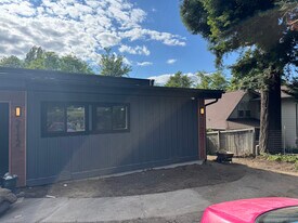 2112 Sunset Dr W in University Place, WA - Building Photo