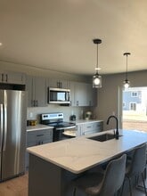 518 Oxford Ave in Harrisburg, SD - Building Photo - Building Photo