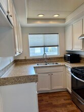 28167 Robin Ave in Santa Clarita, CA - Foto de edificio - Building Photo