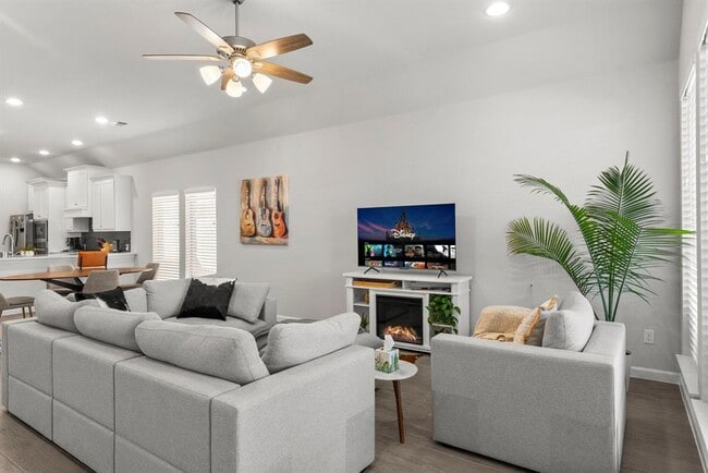 204 Blf Crk Ln in Andice, TX - Building Photo - Building Photo