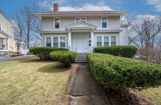 35 Hadwen Ln, Unit 2 in Worcester, MA - Building Photo