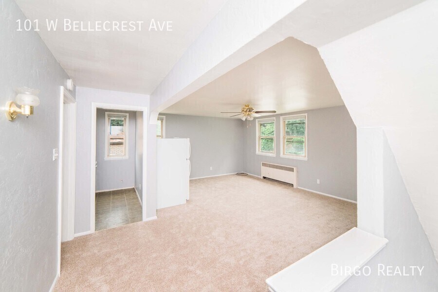 101 W Bellecrest Ave in Brentwood, PA - Building Photo