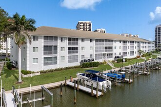 10684 Gulf Shore Dr in Naples, FL - Building Photo - Building Photo