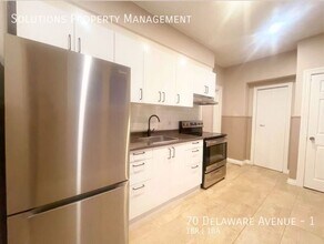 70 Delaware Ave in Hamilton, ON - Building Photo - Building Photo