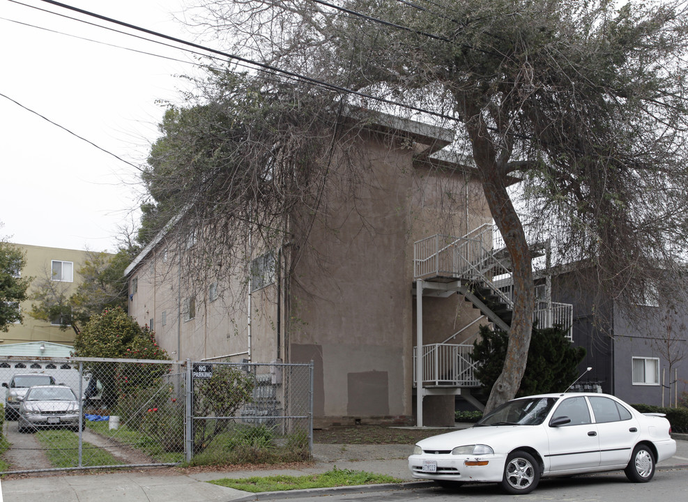 1743 12th Ave in Oakland, CA - Building Photo