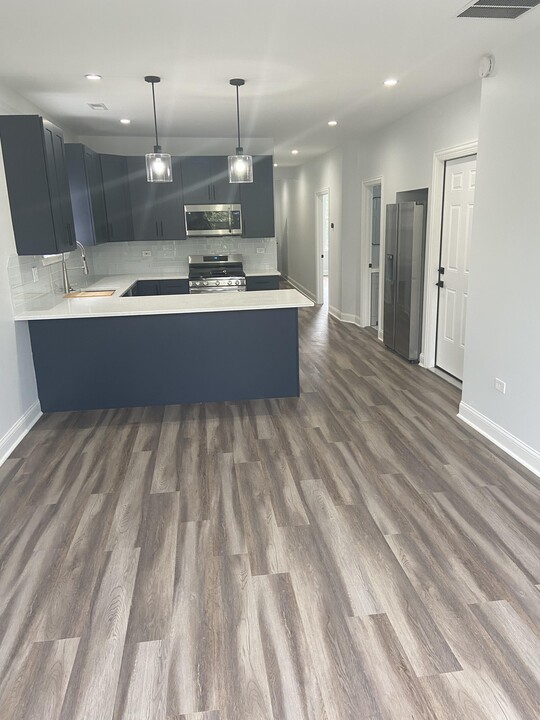 3840 W Diversey Ave, Unit 2 in Chicago, IL - Building Photo