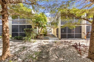 3835 Almeria Ave in Sarasota, FL - Building Photo