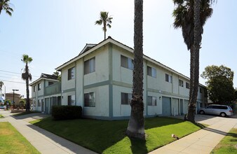 Sea Shores Condominiums in Oceanside, CA - Building Photo - Building Photo