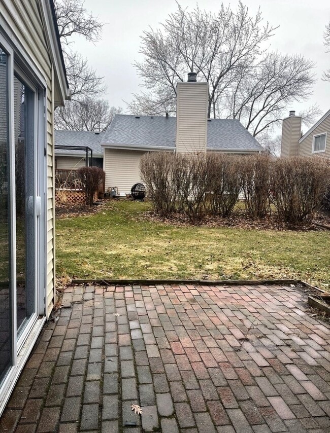 1326 N Shadow Lake Ter in Palatine, IL - Building Photo - Building Photo