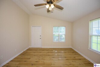 103 Keith Ct in Radcliff, KY - Building Photo - Building Photo