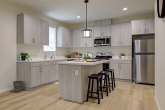 3725 Jefferson St in Riverside, CA - Building Photo - Building Photo