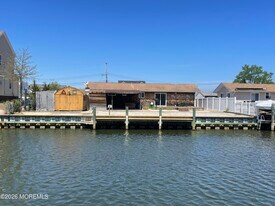 1813 Capstan Dr in Toms River, NJ - Building Photo
