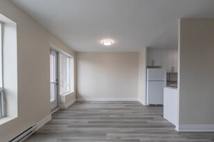 The Village Squire Apartments in Markham, ON - Building Photo