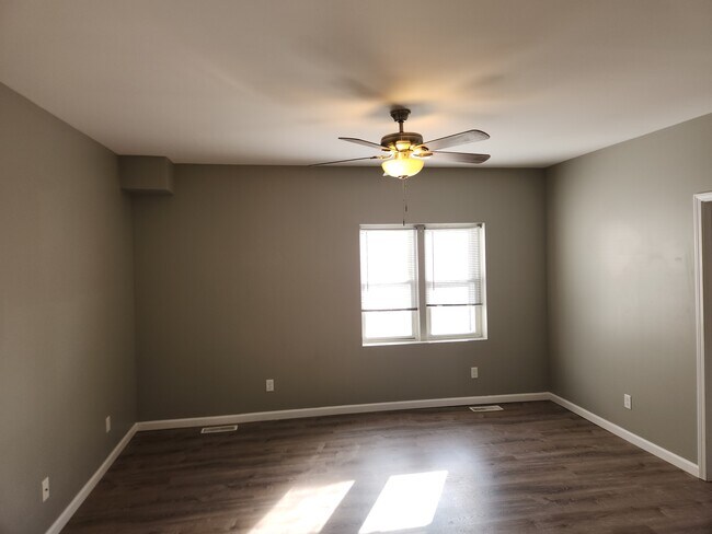 2-152 E Walnut St in Oglesby, IL - Building Photo - Building Photo