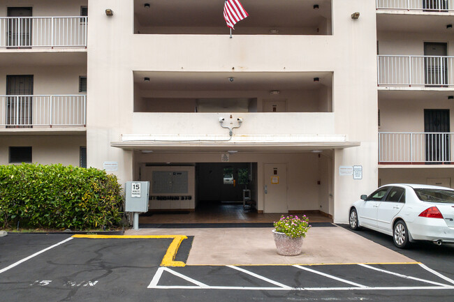 Kailua Village Condos in Kailua Kona, HI - Building Photo - Building Photo