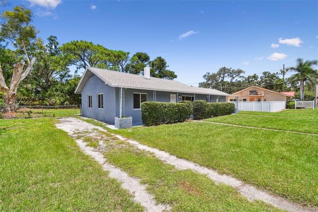 910 43rd St W in Bradenton, FL - Building Photo - Building Photo