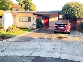 4708 McNeese Ct in Sacramento, CA - Building Photo