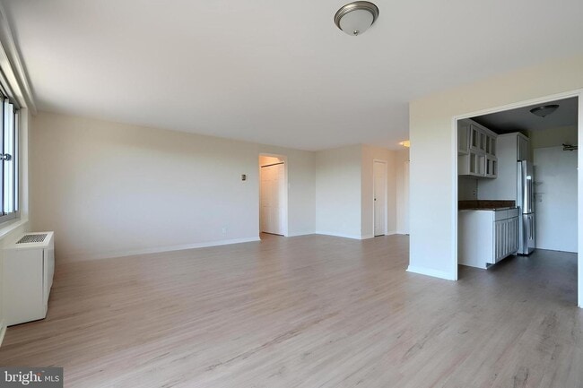 1900 Lyttonsville Rd, Unit 1212 in Silver Spring, MD - Foto de edificio - Building Photo