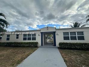 1956 Lincoln St in Hollywood, FL - Building Photo